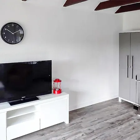 Prázdninový dům 2 Bedroom Lovely In *