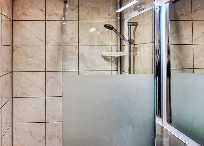 Prázdninový dům 2 Bedroom Lovely In *